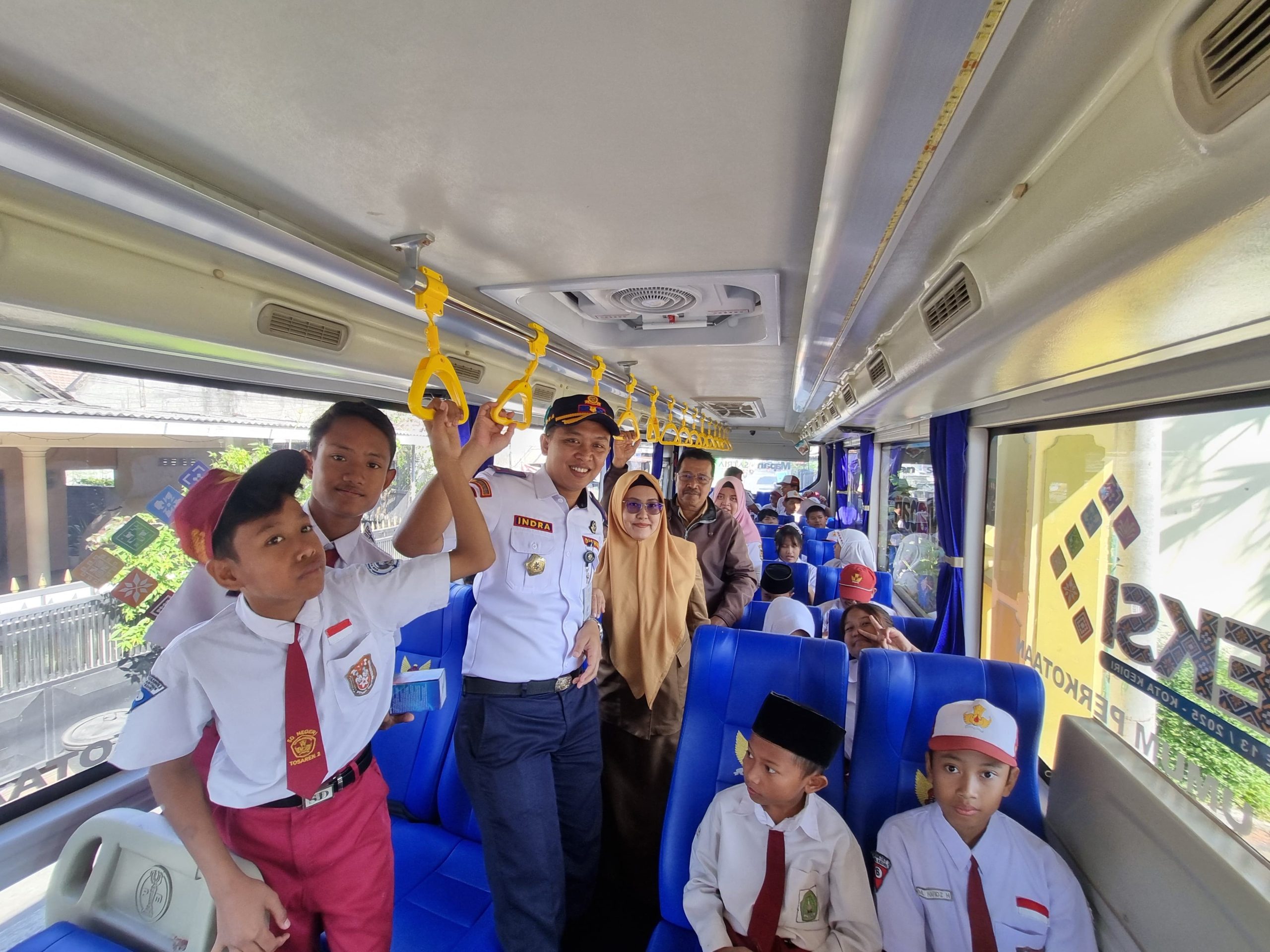 Bus Sekolah